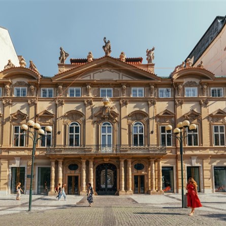 Piccolominiho palác | Palác Sylva-Taroucca | Savarin